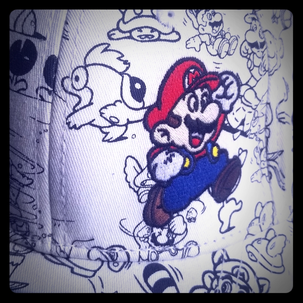 Mario White/Black Nintendo Headwear - Black-eyes